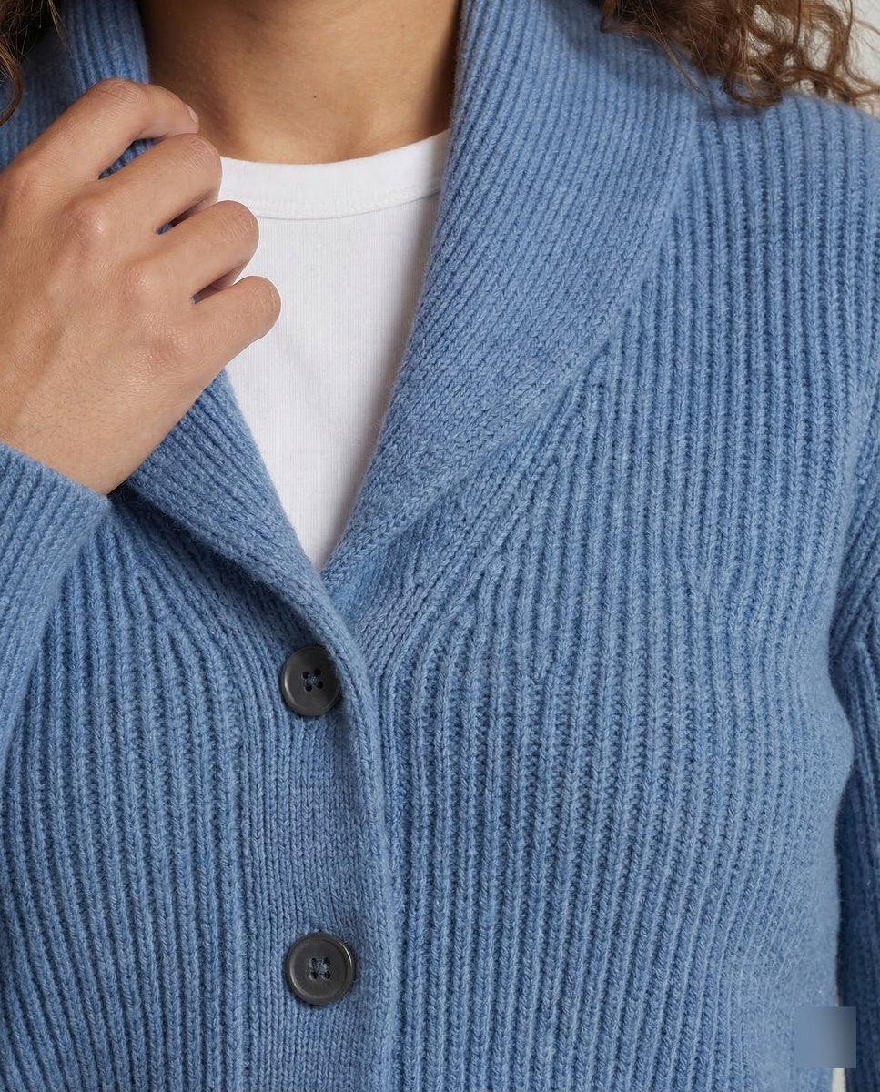 Laura | Dame Ribstrikket Cardigan med Revers og Knaplukning