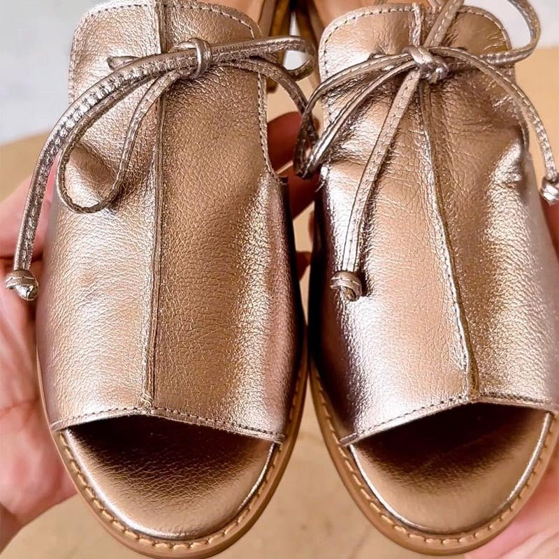 Ella | Kvinders Metalliske Peep-Toe Flade Sandaler med Sløjfestrop