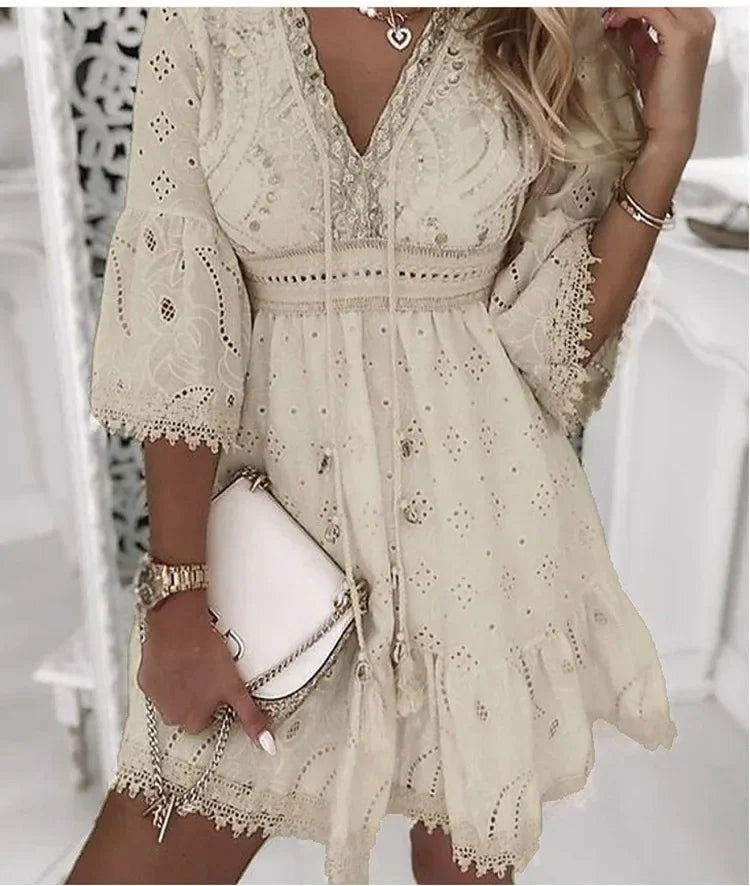 Laura | Boho Mini Kjole V-Udskæring A-Linje Blonde Detaljer