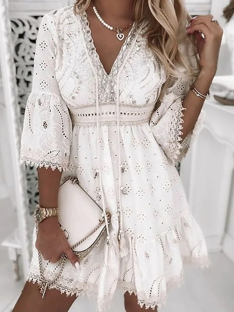Laura | Boho Mini Kjole V-Udskæring A-Linje Blonde Detaljer
