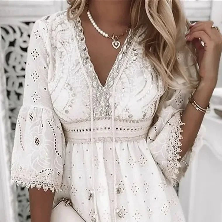 Laura | Boho Mini Kjole V-Udskæring A-Linje Blonde Detaljer