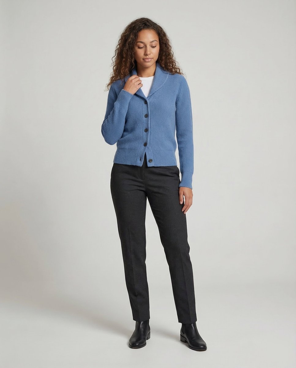Laura | Dame Ribstrikket Cardigan med Revers og Knaplukning
