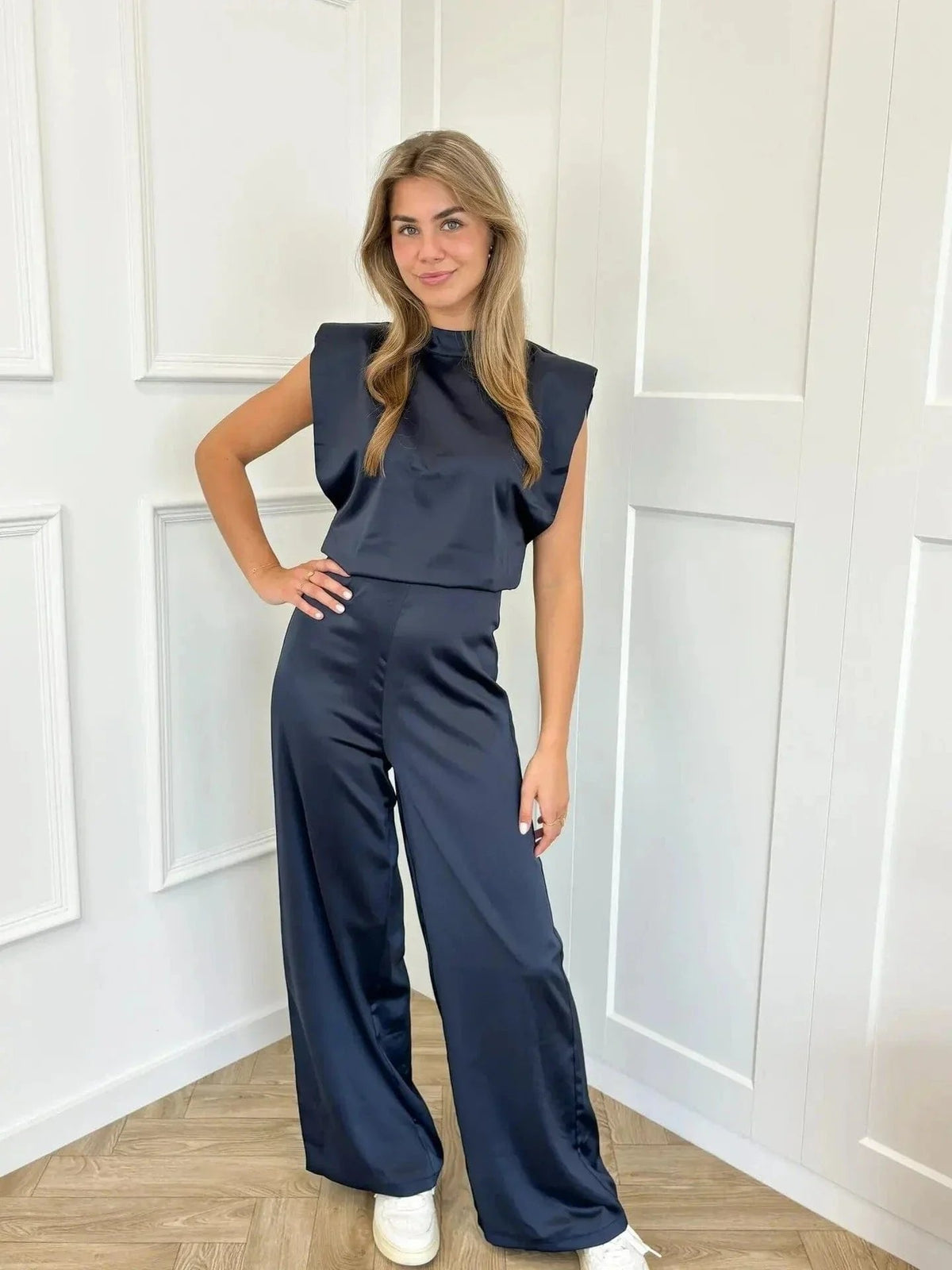Josefine | Dame Satin Jumpsuit Brede Ben Ærmeløs Ettyksstykke