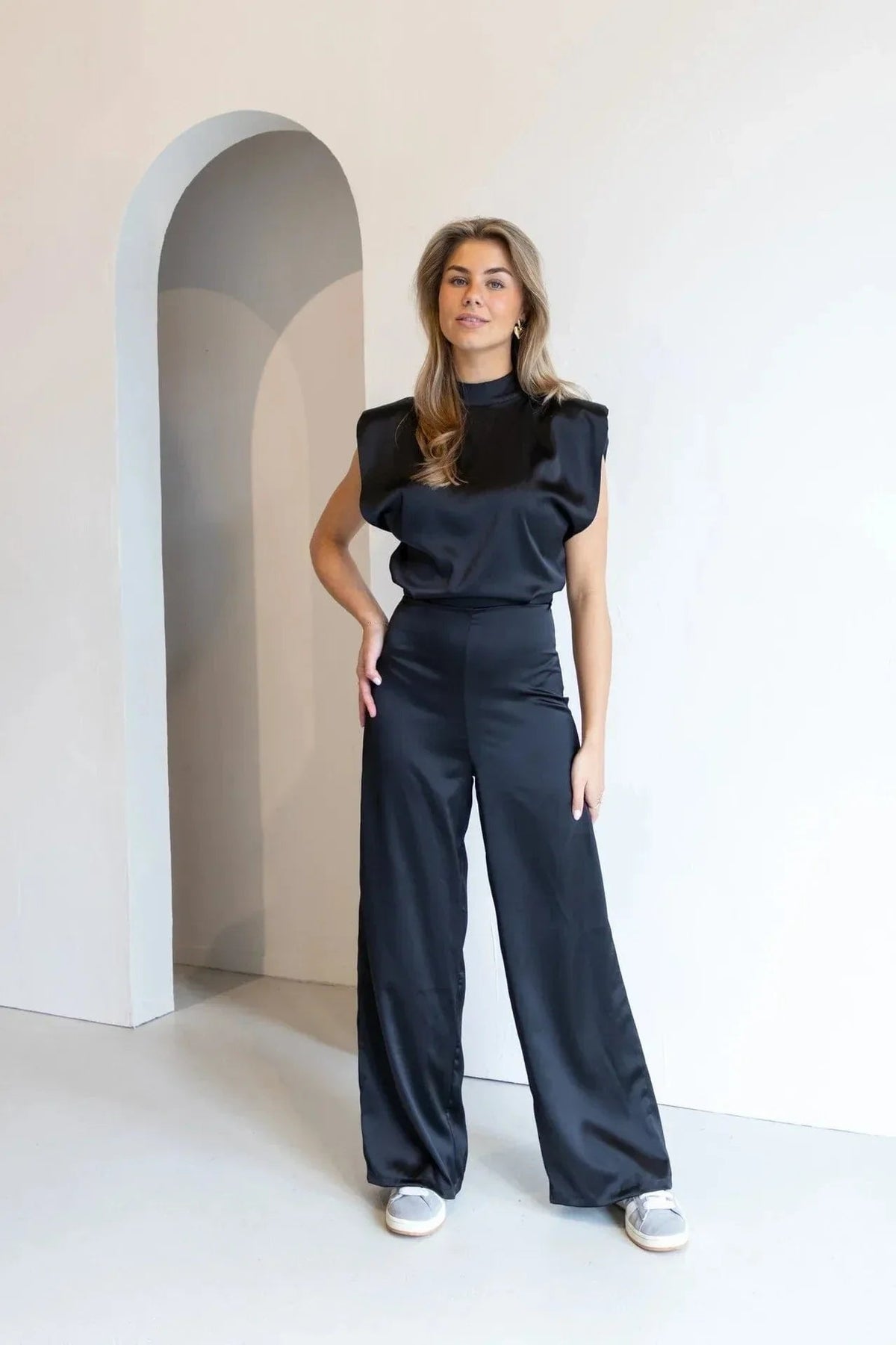 Josefine | Dame Satin Jumpsuit Brede Ben Ærmeløs Ettyksstykke