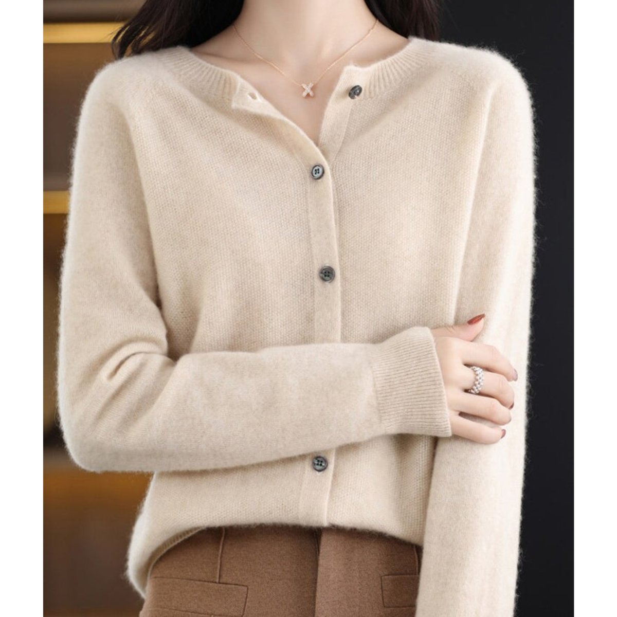Astrid | Damecardigan Merino Uld Rundhalset Knaplukning Strik