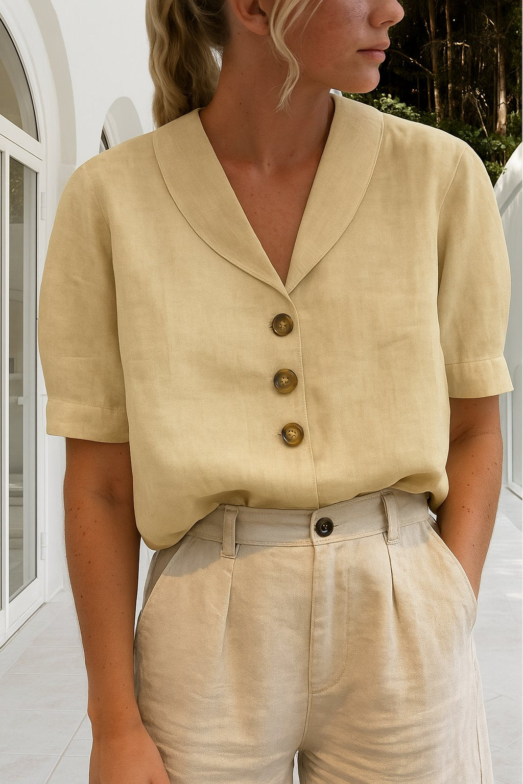 Sofia | Elegant Bluse med Wrap-Hals og Korte Ærmer